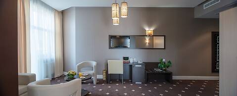 Ark Palace Hotel