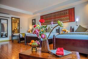 La Rose Suites
