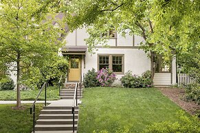 Oakhurst Inn at the University