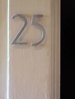 Oakhurst Inn at the University