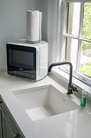 Oakhurst Inn at the University