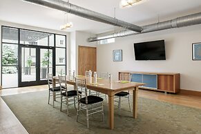 Oakhurst Inn at the University