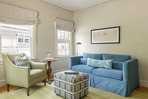 Oakhurst Inn at the University