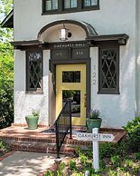 Oakhurst Inn at the University