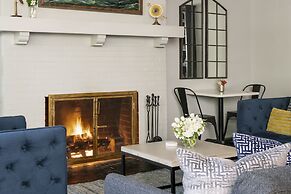 Oakhurst Inn at the University