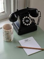 Oakhurst Inn at the University