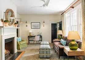 Oakhurst Inn at the University