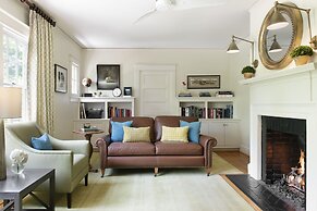 Oakhurst Inn at the University