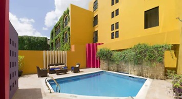 Hotel Plaza Colonial