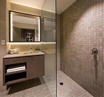 The Glen Hotel & Suites