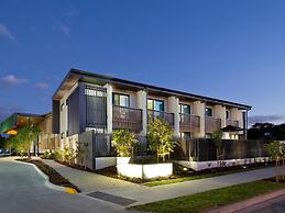 The Glen Hotel & Suites