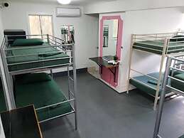 Backpackers In Paradise Resort - Hostel