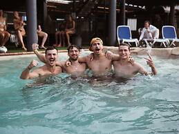 Backpackers In Paradise Resort - Hostel