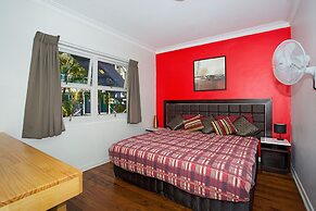 Backpackers In Paradise Resort - Hostel