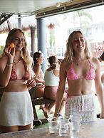 Backpackers In Paradise Resort - Hostel