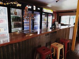 Backpackers In Paradise Resort - Hostel