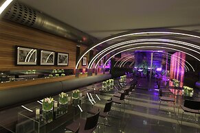 Warwick Stone 55 Hotel