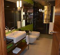 Warwick Stone 55 Hotel