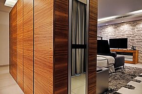 Warwick Stone 55 Hotel