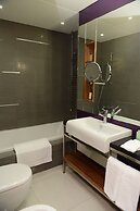 Warwick Stone 55 Hotel