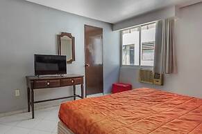 OYO Hotel Colón Express