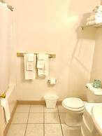 Saco River Motor Lodge & Suites