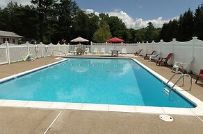 Saco River Motor Lodge & Suites