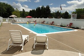 Saco River Motor Lodge & Suites