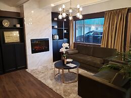 Robin Hood Inn & Suites