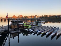 Robin Hood Inn & Suites