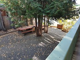 Robin Hood Inn & Suites