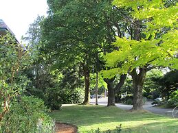 Robin Hood Inn & Suites