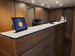 Robin Hood Inn & Suites