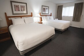 Robin Hood Inn & Suites