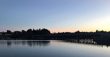 Robin Hood Inn & Suites