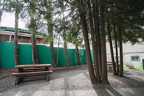 Robin Hood Inn & Suites