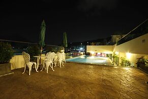 Hemingways Silk Hotel