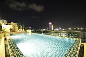 Hemingways Silk Hotel