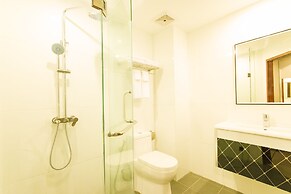 Hemingways Silk Hotel