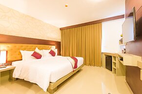 Hemingways Silk Hotel