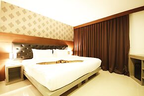 Hemingways Silk Hotel