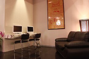 Hemingways Silk Hotel