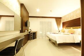 Hemingways Silk Hotel