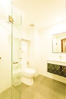 Hemingways Silk Hotel