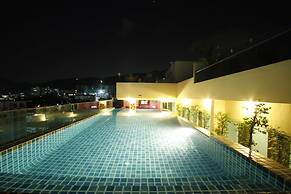 Hemingways Silk Hotel