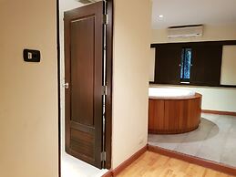 Studio Sukhumvit 18 by iCheck Inn