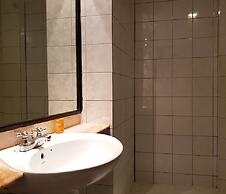 Studio Sukhumvit 18 by iCheck Inn