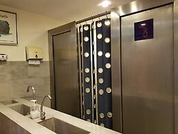 Studio Sukhumvit 18 by iCheck Inn