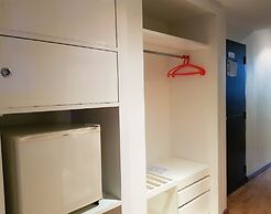 Studio Sukhumvit 18 by iCheck Inn