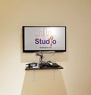Studio Sukhumvit 18 by iCheck Inn